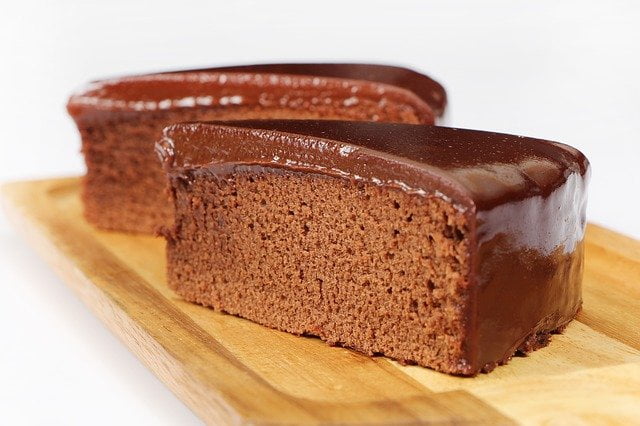Eggless Chocolate Cake Recipe in Hindi